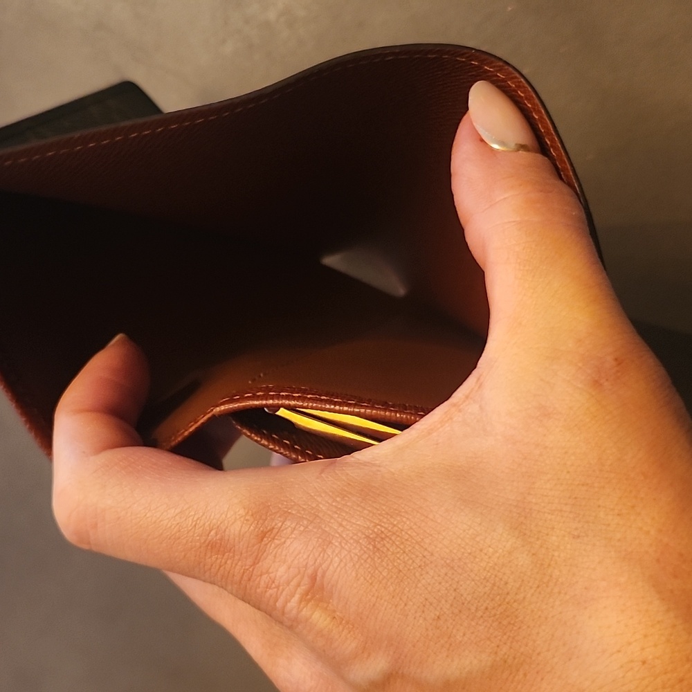 Louis Vuitton Kisslock Wallet - Picture 5 of 10